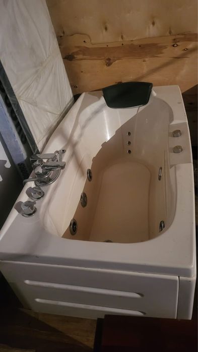 Продам ванну джакузи