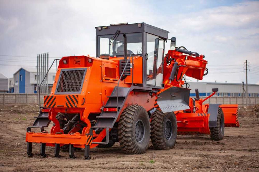 Автогрейдер СДМ-25 для строительства и содержания дорог