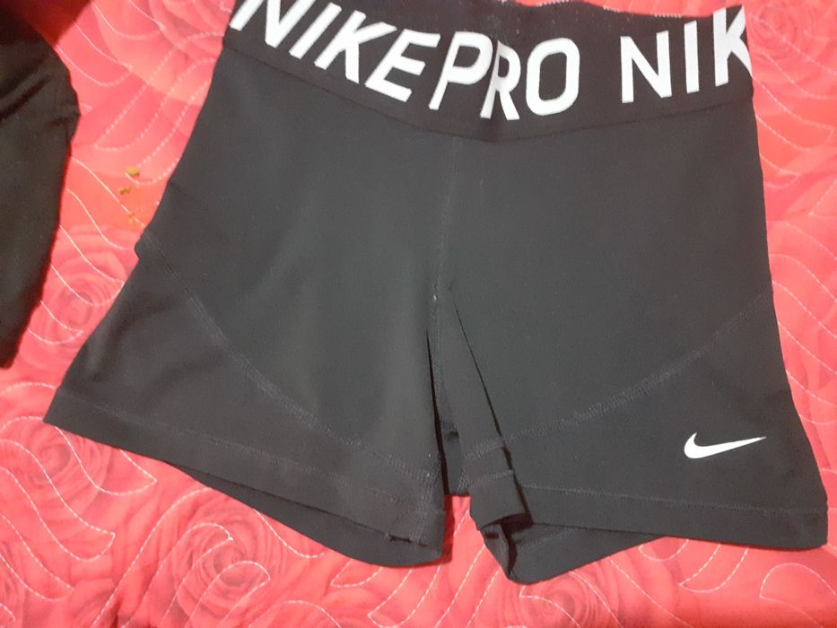 Pantaloni scurii nike pro