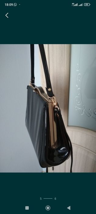 Срочно продам лаковую сумку
