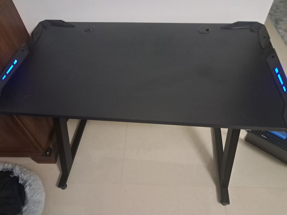 Birou gaming  550 lei