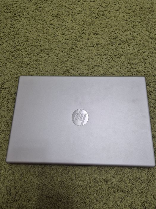 Ноутбук HP серебристый