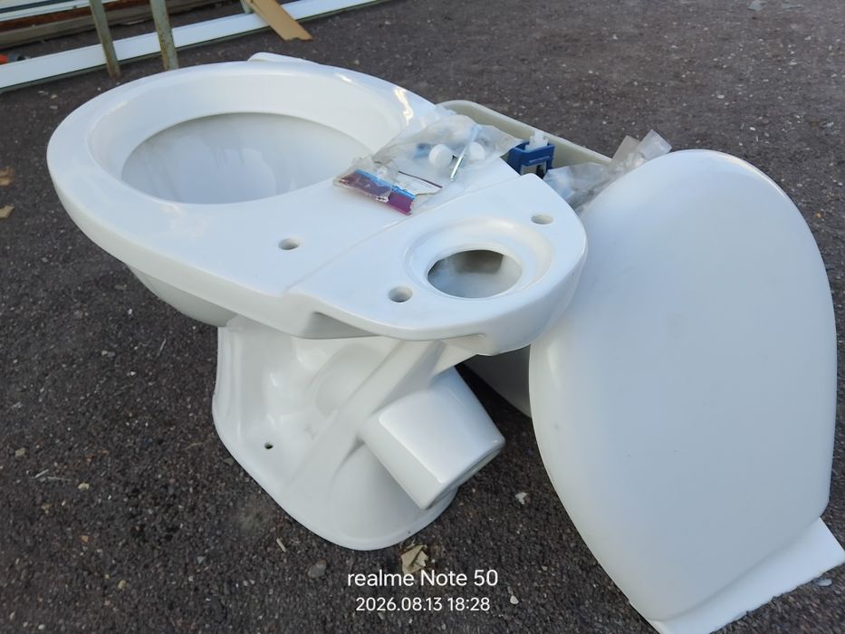 Продам унитаз новый