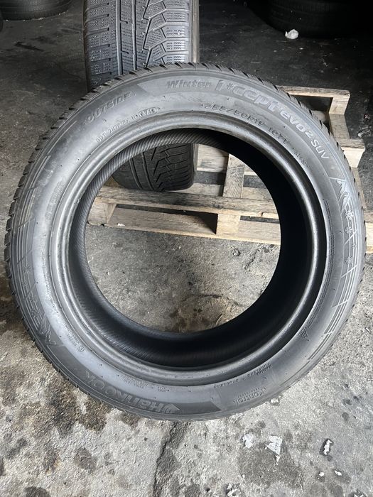 2 anvelope de iarna 255/50/19 Hankook!