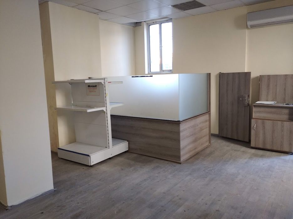 Поръчков офис - врата , стени и бюро