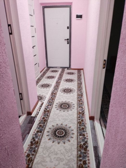 Срочно сотилади Хонобод авену дан квартира 41 кв  2 хона килинган.