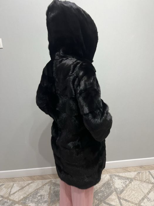 Шуба черный с капишоном