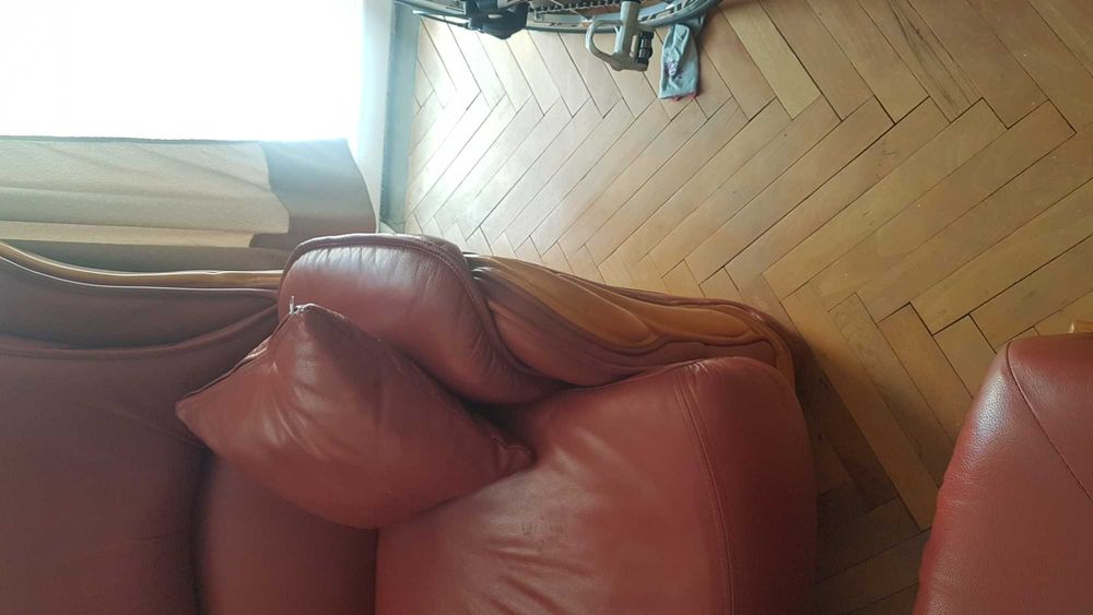 продавам Диван кожен разтегателен