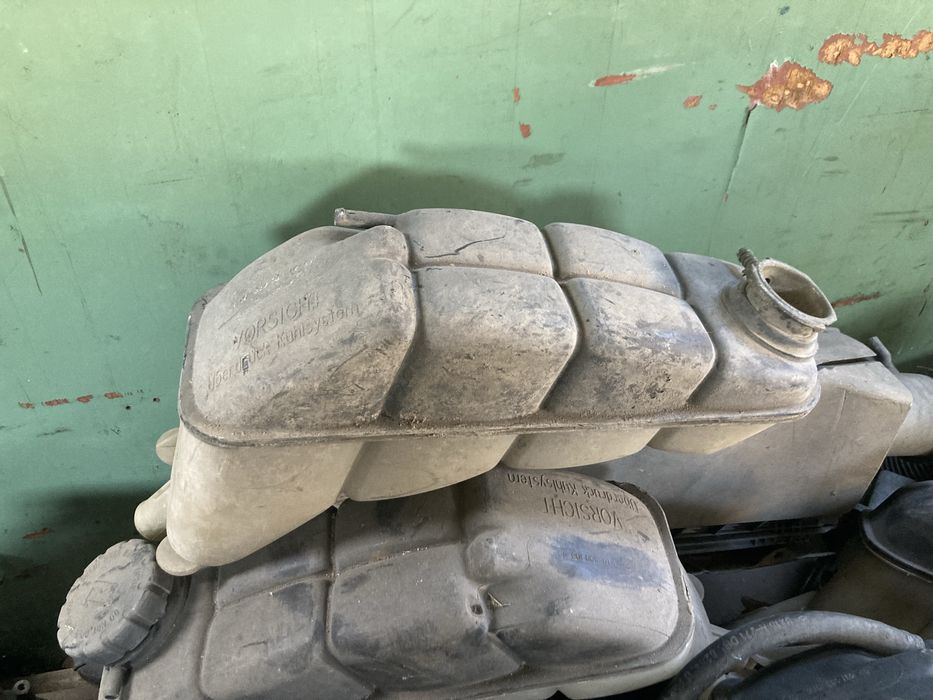 Бачок расширительный Мерседес W210 / Mercedes W210