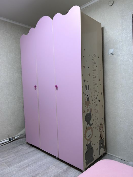 Продам шкаф и стол для девочки