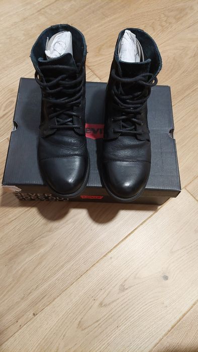 Levi's ghete cu catarame decorative