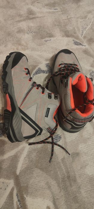 Bocanci piele impermeabili, mărimea 38