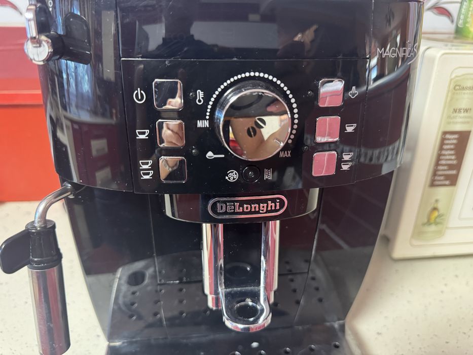 Aparat de cafea DELONGHI
