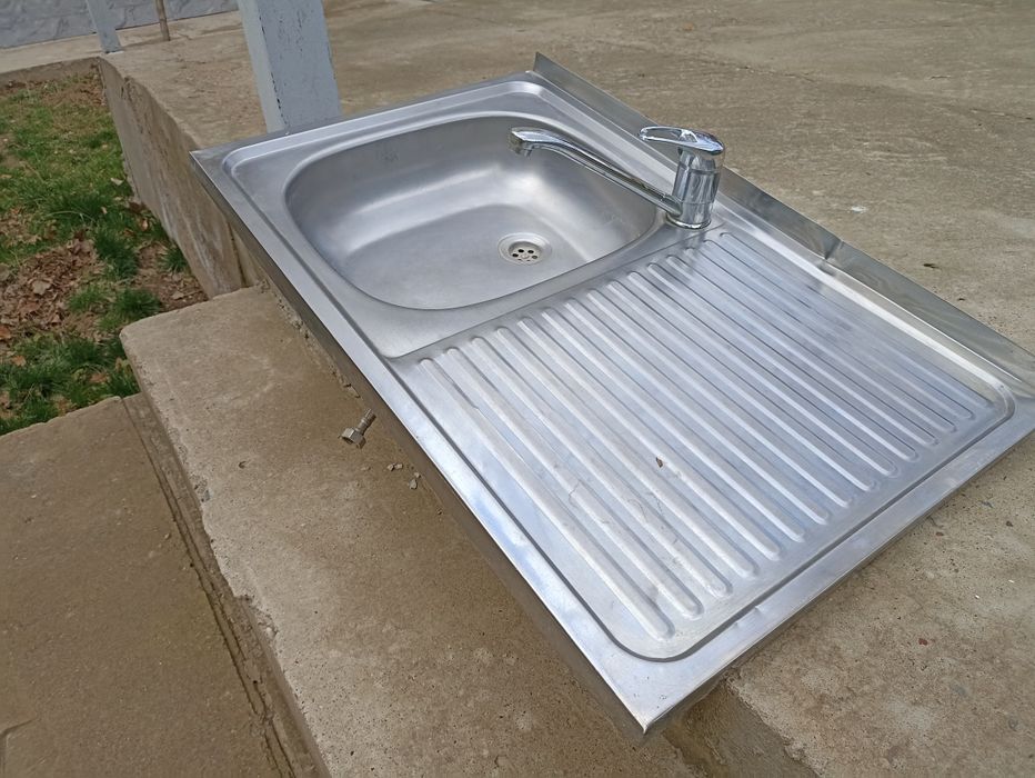 Мойка на кухню с смесителем