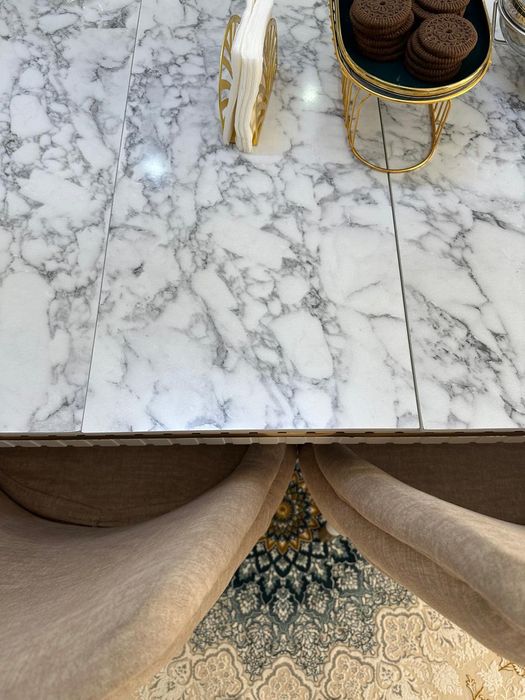 Продаётся стол со стульями