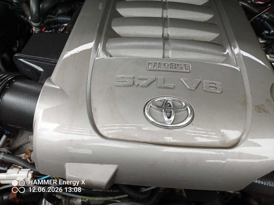 Toyota Sequoia 5.7 бензин