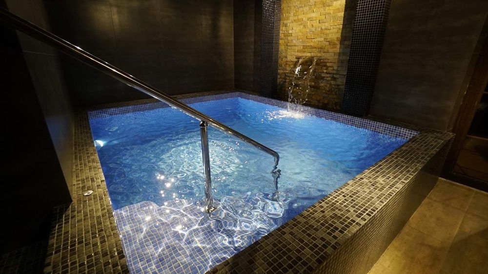 Строительства и обслуживания бассейнов