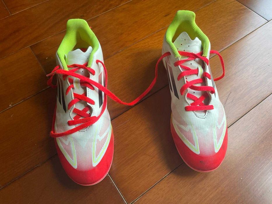 Vand ghete de fotbal Adidas F50, marimea 37 1/3