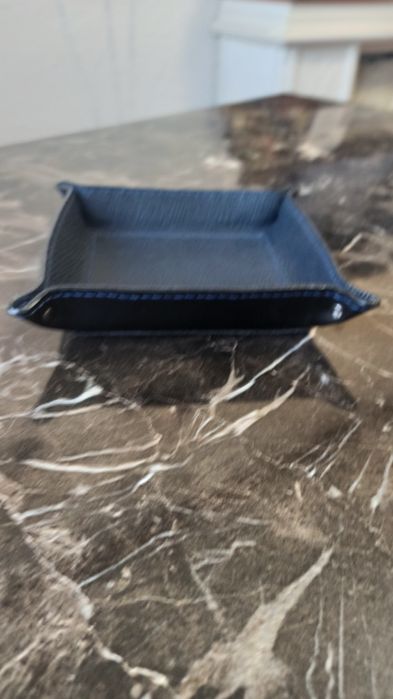 Продам кожаный лоточек.