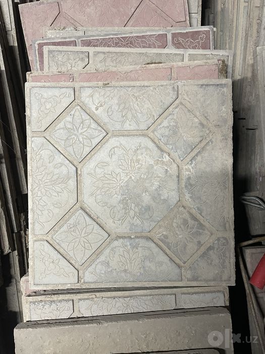 Брусчатки, крсаный и серый