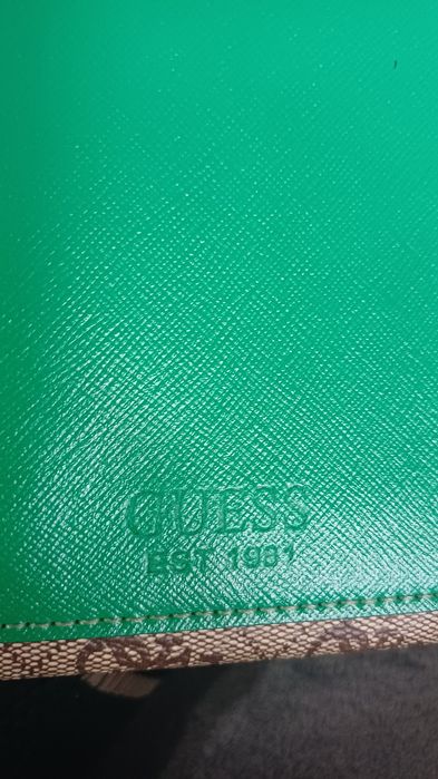 Чантичка Guess..
