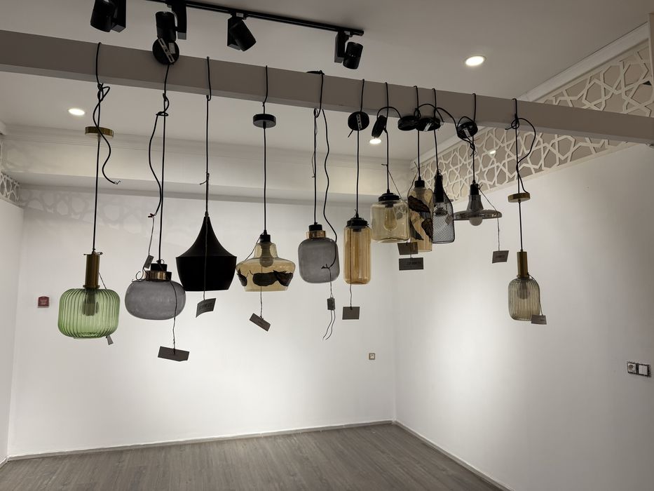 Продаются люстры и светильники