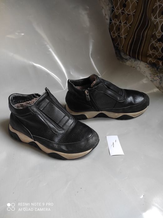 продаю кожаные  туфли и кроссовки на мальчика
