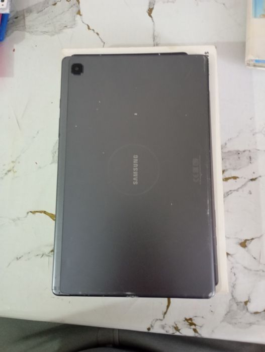 Samsung A7 в хорошем состояние