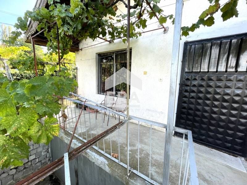 Вила с двор в кв.Прилепци