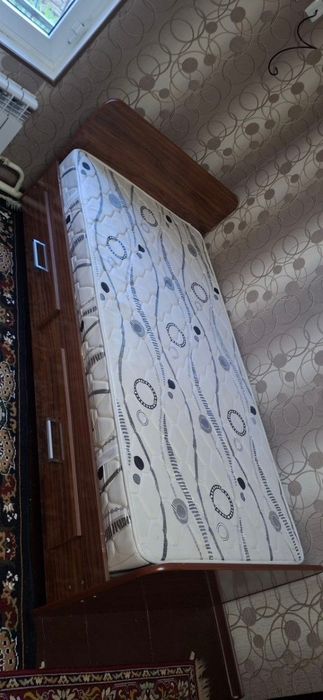 Divan sotiladi 1 kishilik 2 ta bor