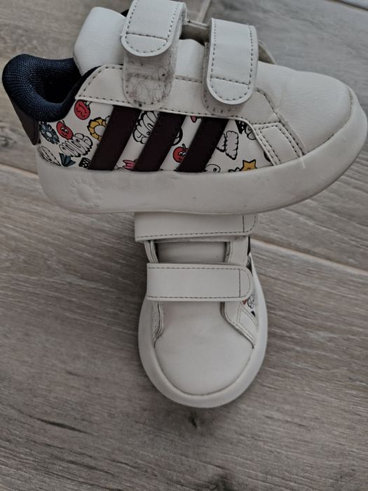 Adidași mărimea 24