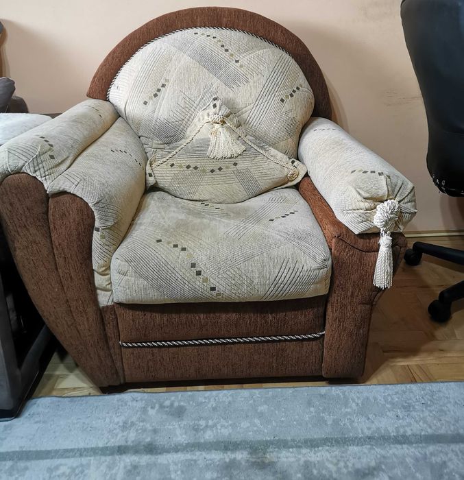 Ъглов разтегателен диван със фотьойл и възглавници 2 броя