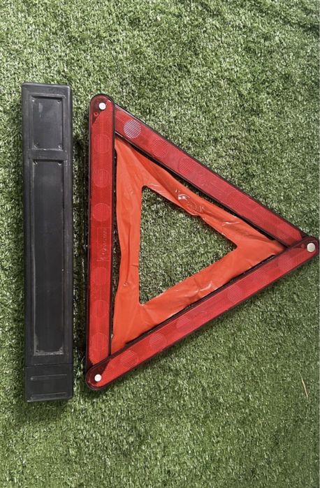 Аварийный знак Тойота Лексус