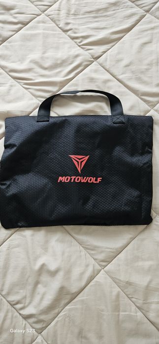 Pantaloni moto .