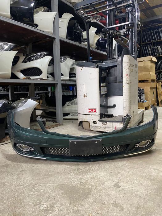 Передний бампер на Мерседес W204