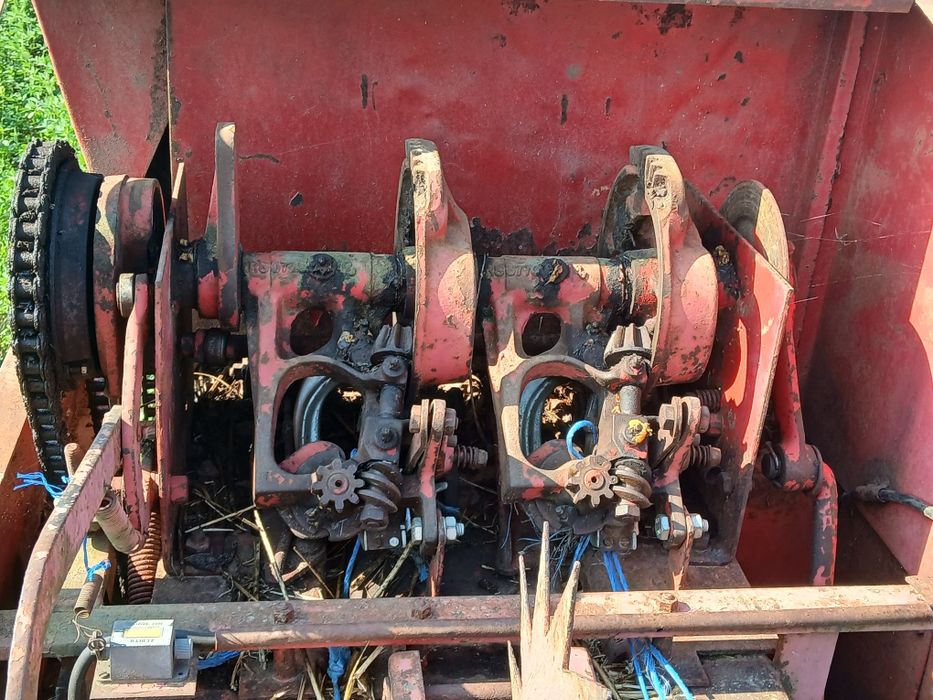 Vând   balotiera lerda