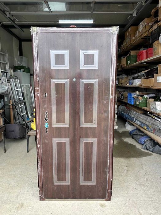 Usi metalice diferite modele