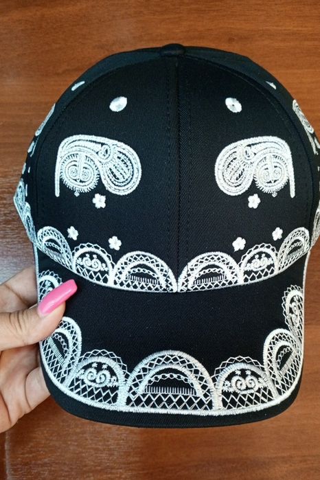 Кепка национальная, чёрная с белой вышивкой, без надписи