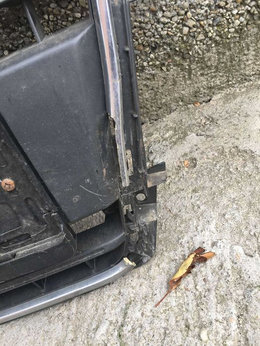Grila din bara Audi 4 B8