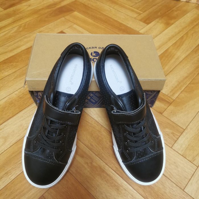 Продам школьные туфли