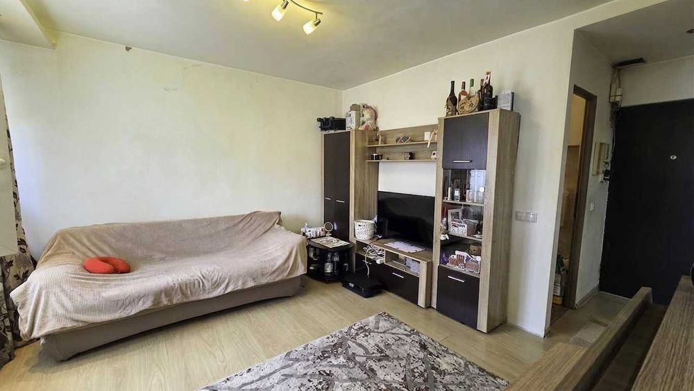 Apartament cu o cameră, modificat în stil open-space, situat în cartierul Tudor Vladimirescu,