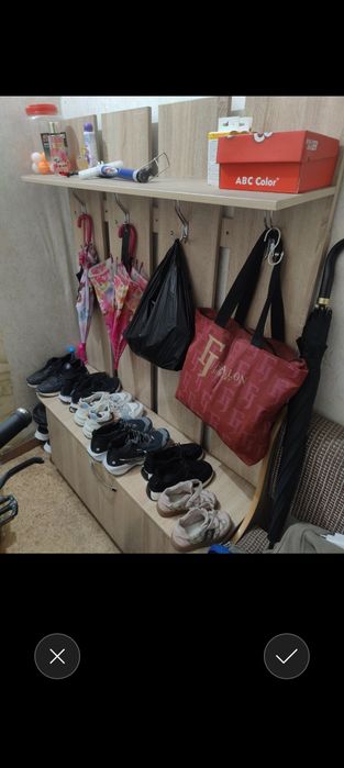 Тюрьма и тумбочка для обуви