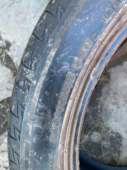 Продам шины Bridgestone летние 235/45/R18