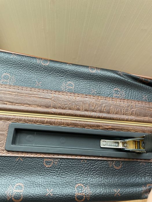 Оригинален куфар на Christian Dior.