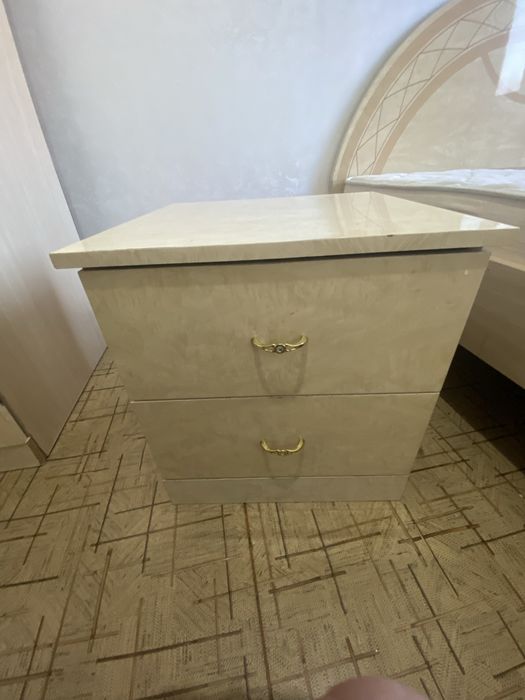 Тумбочка, шифонер, тумба