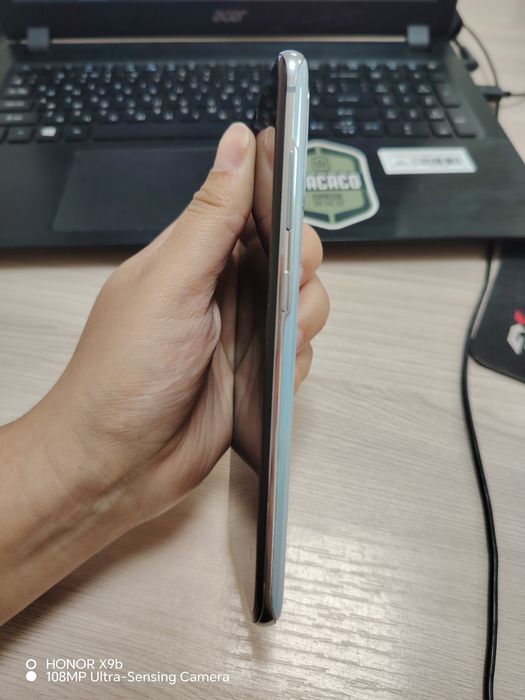 Продам Samsung s20.