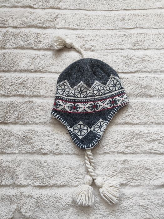 Вълнена шапка с топла подплата отвътре 4-6 години