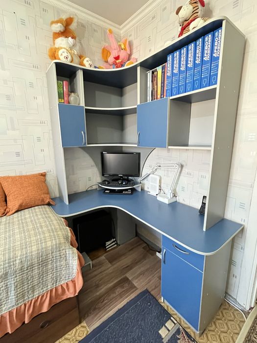 Срочно Продается школьный гарнитур