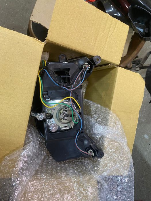 Затъмнен фар  за Ямаха Аерокс