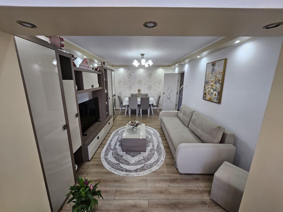 Apartament 4 camere etaj 2